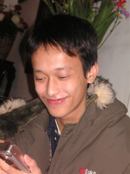 Hoang` dat lai cuoi` he' he'(2004)