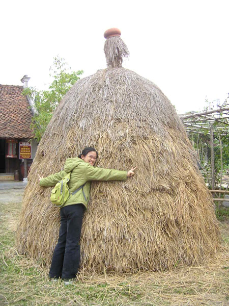 nhung trong bui rom [ bao tang dan toc ]